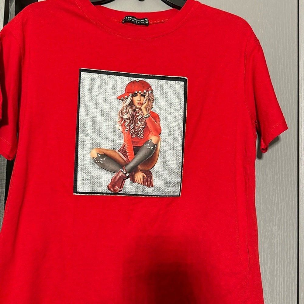 3D women’s red graphic t-shirt in size Medium